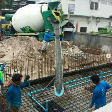 สระว่ายน้ำแหลมเจริญซีฟู้ด โดย บริษัท พูลส์แลนด์(ไทยแลนด์) จำกัด