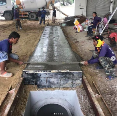ลานจอดรถห้องสรง กองออกแบบก่อสร้างพลับพลาและโครงการพิเศษ ผรม.บจ.ฟินเทคนิค จัดส่งโดย เอเซียผลิตภัณฑ์ซีเมนต์